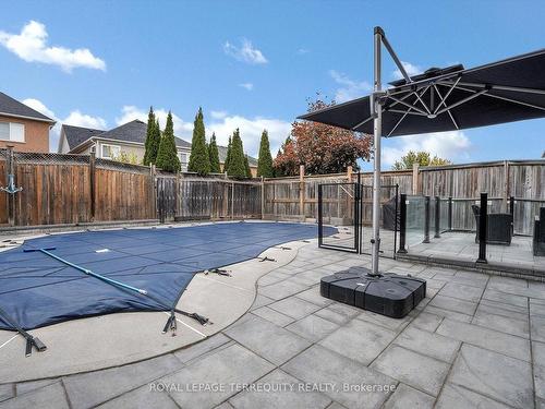 1330 Aldergrove Dr, Oshawa, ON - Outdoor