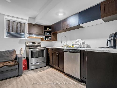 1330 Aldergrove Dr, Oshawa, ON - Indoor Photo Showing Kitchen