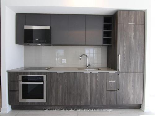 1911-2033 Kennedy Rd, Toronto, ON - Indoor Photo Showing Kitchen