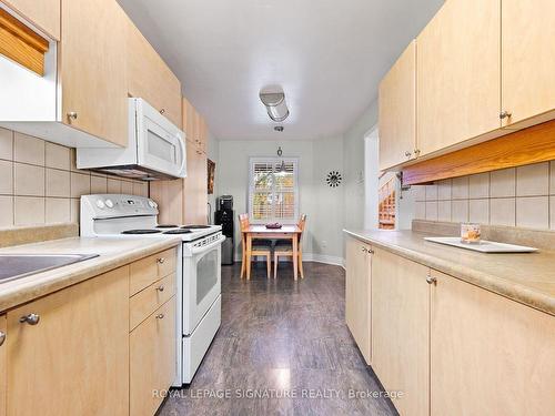 555 Tara Hill Circ, Aurora, ON - Indoor Photo Showing Kitchen