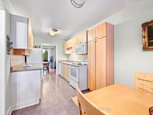 555 Tara Hill Circ, Aurora, ON - Indoor Photo Showing Kitchen