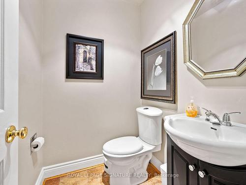 555 Tara Hill Circ, Aurora, ON - Indoor Photo Showing Bathroom