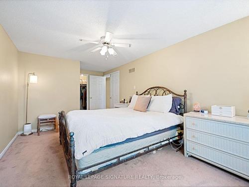 555 Tara Hill Circ, Aurora, ON - Indoor Photo Showing Bedroom