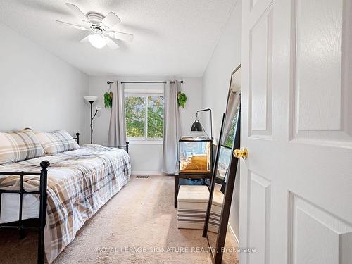 555 Tara Hill Circ, Aurora, ON - Indoor Photo Showing Bedroom