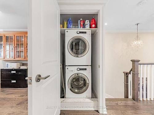 46 Ashcroft Crt, Vaughan, ON - Indoor Photo Showing Laundry Room