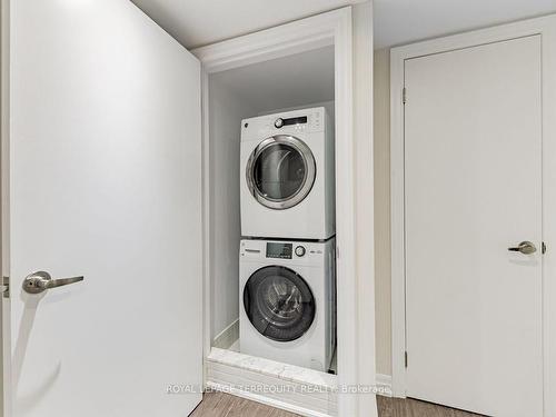 46 Ashcroft Crt, Vaughan, ON - Indoor Photo Showing Laundry Room