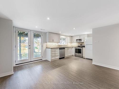 46 Ashcroft Crt, Vaughan, ON - Indoor Photo Showing Kitchen With Upgraded Kitchen