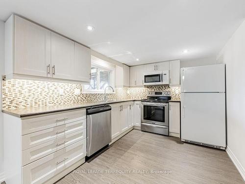 46 Ashcroft Crt, Vaughan, ON - Indoor Photo Showing Kitchen With Stainless Steel Kitchen With Upgraded Kitchen