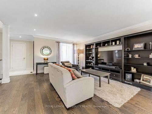 46 Ashcroft Crt, Vaughan, ON - Indoor Photo Showing Living Room