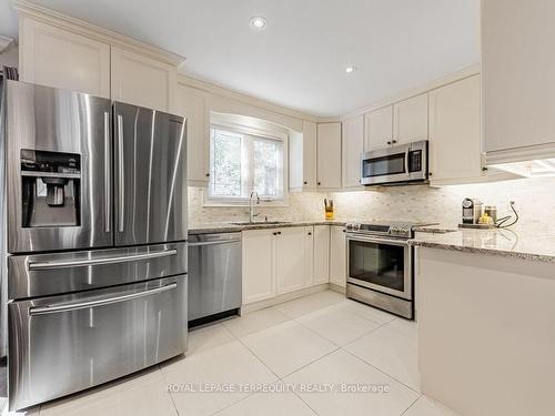 46 Ashcroft Crt, Vaughan, ON - Indoor Photo Showing Kitchen With Stainless Steel Kitchen With Upgraded Kitchen