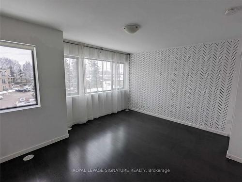 18-369 Essa Rd, Barrie, ON - Indoor Photo Showing Other Room