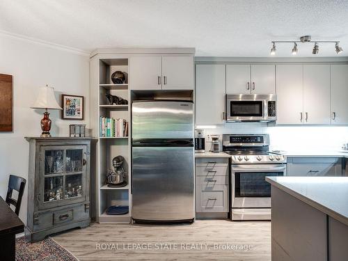 102-1220 Thorpe Rd, Burlington, ON - Indoor Photo Showing Kitchen With Stainless Steel Kitchen