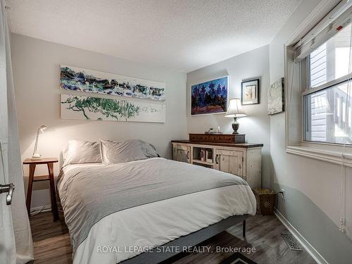 102-1220 Thorpe Rd, Burlington, ON - Indoor Photo Showing Bedroom