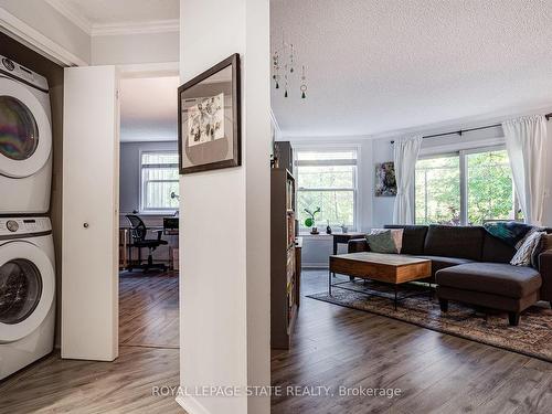 102-1220 Thorpe Rd, Burlington, ON - Indoor Photo Showing Laundry Room