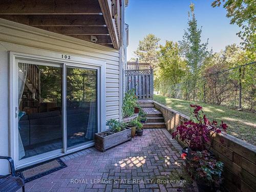 102-1220 Thorpe Rd, Burlington, ON - Outdoor