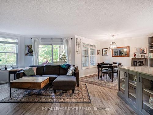 102-1220 Thorpe Rd, Burlington, ON - Indoor Photo Showing Living Room