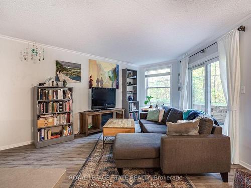 102-1220 Thorpe Rd, Burlington, ON - Indoor Photo Showing Living Room