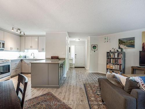 102-1220 Thorpe Rd, Burlington, ON - Indoor Photo Showing Kitchen