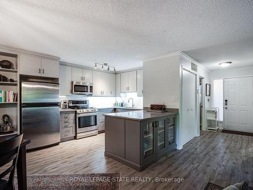 102-1220 Thorpe Rd, Burlington, ON - Indoor Photo Showing Kitchen With Stainless Steel Kitchen