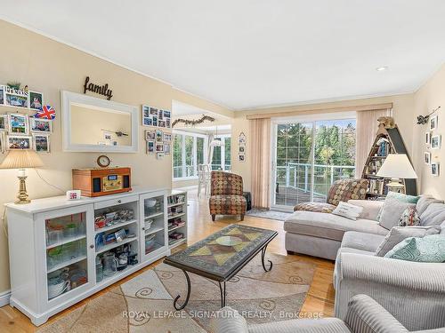 1047 Lagoon Rd, Highlands East, ON - Indoor Photo Showing Living Room