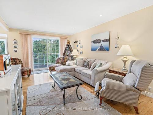 1047 Lagoon Rd, Highlands East, ON - Indoor Photo Showing Living Room