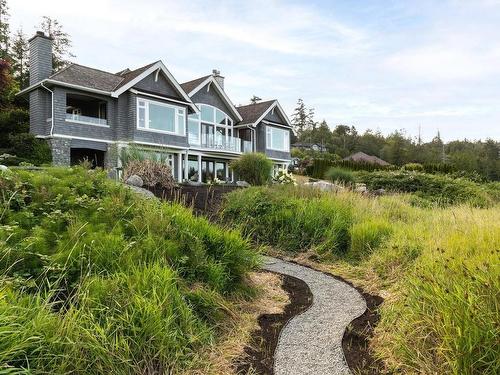 7007 Beach View Crt, Central Saanich, BC 