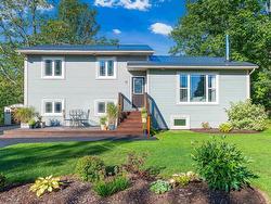 11 Parker Place Crescent  Enfield, NS B2T 1C8