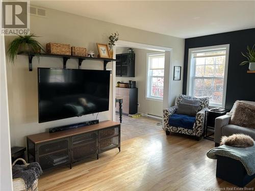 91 Theriault, Dieppe, NB - Indoor Photo Showing Living Room