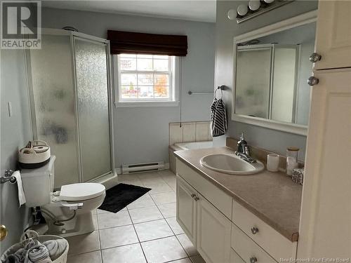 91 Theriault, Dieppe, NB - Indoor Photo Showing Bathroom