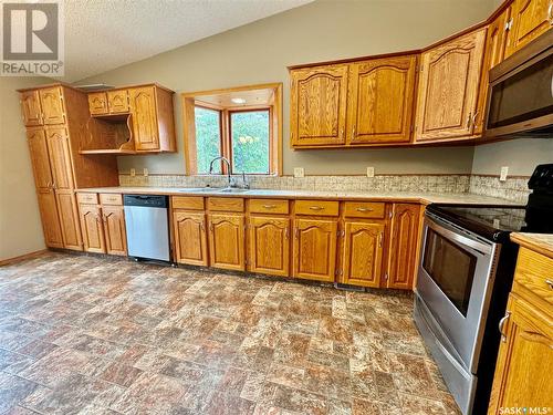 31 Anderson Drive, Yorkton, SK - Indoor Photo Showing Kitchen With Double Sink