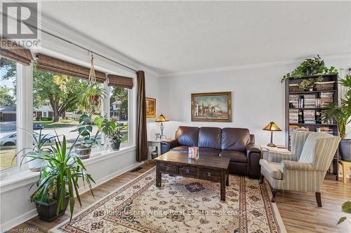 1182 Queensland Place, Brockville (810 - Brockville), ON - Indoor Photo Showing Living Room