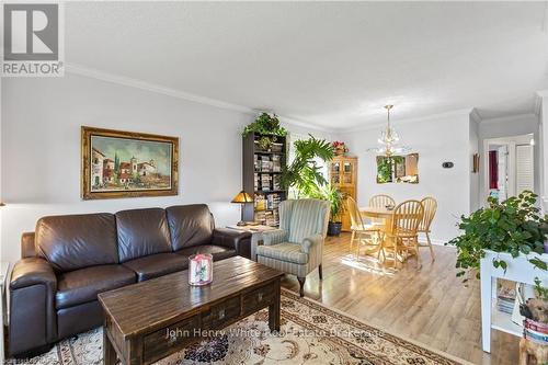 1182 Queensland Place, Brockville (810 - Brockville), ON - Indoor Photo Showing Living Room