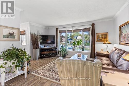 1182 Queensland Place, Brockville (810 - Brockville), ON - Indoor Photo Showing Living Room