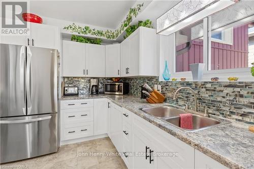 1182 Queensland Place, Brockville (810 - Brockville), ON - Indoor Photo Showing Kitchen With Double Sink