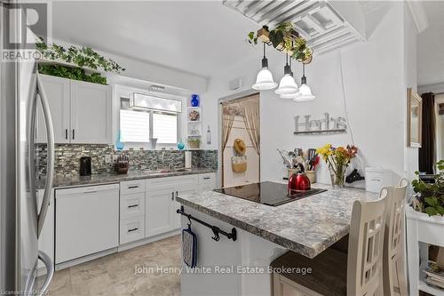 1182 Queensland Place, Brockville (810 - Brockville), ON - Indoor Photo Showing Kitchen With Upgraded Kitchen