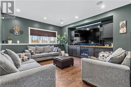 3994 Howes Road, Kingston (City North Of 401), ON - Indoor Photo Showing Living Room