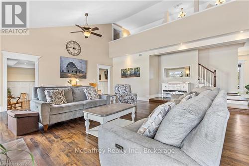 3994 Howes Road, Kingston (City North Of 401), ON - Indoor Photo Showing Living Room