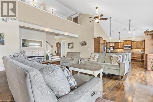 3994 Howes Road, Kingston (City North Of 401), ON - Indoor Photo Showing Living Room