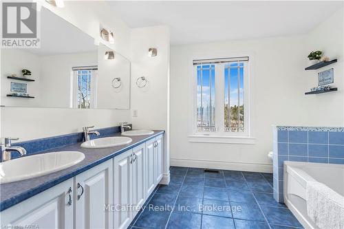 3994 Howes Road, Kingston (City North Of 401), ON - Indoor Photo Showing Bathroom