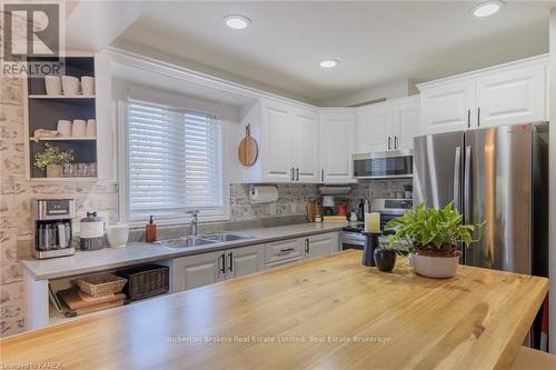 1101 - 237 Oak Street, Gananoque, ON - Indoor Photo Showing Kitchen With Double Sink