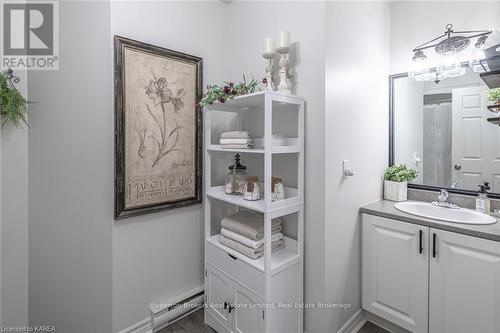 1101 - 237 Oak Street, Gananoque, ON - Indoor Photo Showing Bathroom