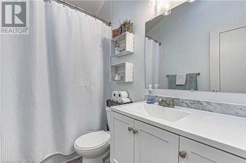 4 piece bathroom - 1049 Sovereign Road, Woodstock, ON - Indoor Photo Showing Bathroom