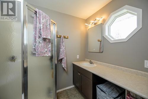 6259 Dawson Road, Prince George, BC - Indoor Photo Showing Bathroom