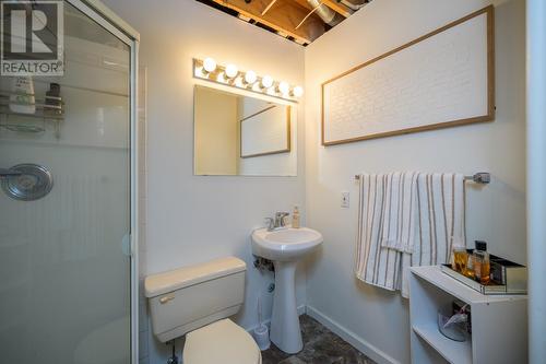 6259 Dawson Road, Prince George, BC - Indoor Photo Showing Bathroom