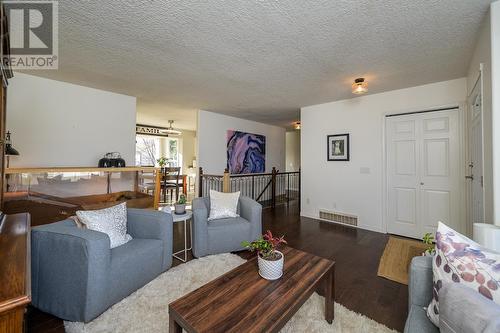 6259 Dawson Road, Prince George, BC - Indoor Photo Showing Living Room