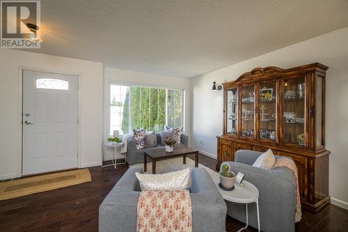 6259 Dawson Road, Prince George, BC - Indoor Photo Showing Living Room