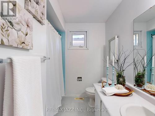 677 Grandview Drive, Oshawa (Donevan), ON - Indoor Photo Showing Bathroom