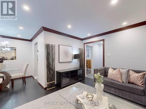 677 Grandview Drive, Oshawa (Donevan), ON - Indoor Photo Showing Living Room