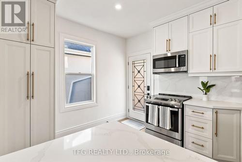 148 Nassau Street, Oshawa (Vanier), ON - Indoor Photo Showing Kitchen