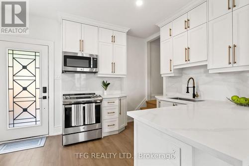 148 Nassau Street, Oshawa (Vanier), ON - Indoor Photo Showing Kitchen With Upgraded Kitchen